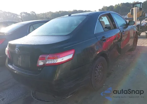 2010 Toyota Camry Xle z USA, uszkodzony, nr VIN 4T1BF3EK3AU523299